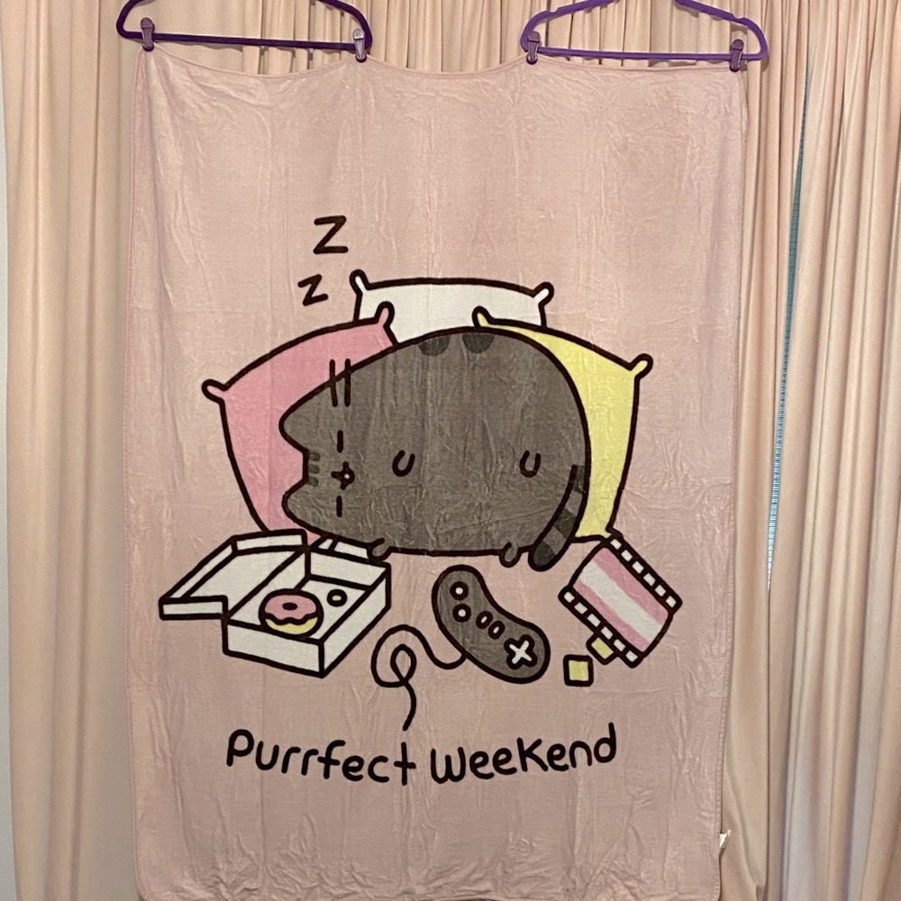Pusheen Purrfect Weekend blanket throw